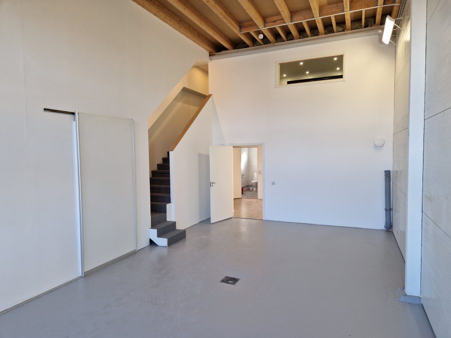 Skallsjö Parkväg 1N - Floda - Verksamhetslokal 85+45 kvm med kontorsentresol