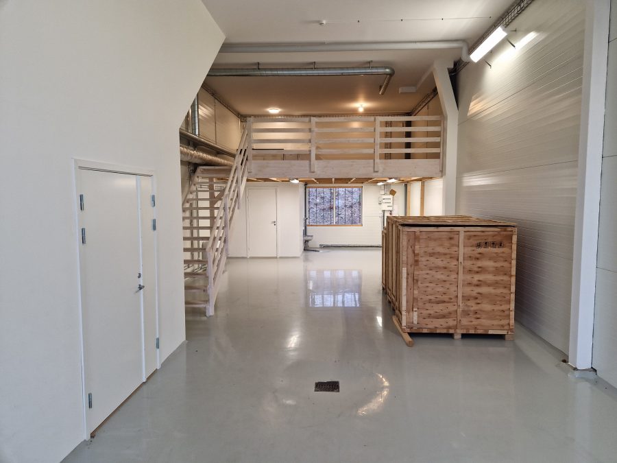 Skallsjö Parkväg 1E - Floda - Verksamhetslokal 85 kvm med entresol